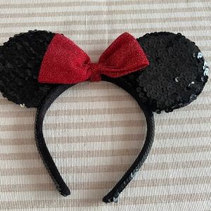 Minnie Mouse ears
